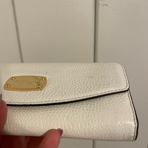 White Michael Kors wallet - Picture 11 of 13